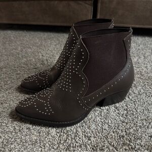 Charles by Charles David Size 6 Studded Booties